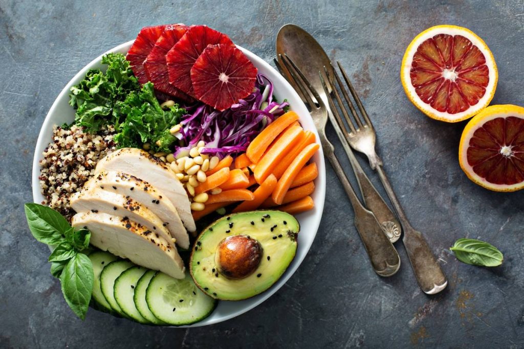 Healthy lunch bowl with grilled chicken, avocado and quinoa