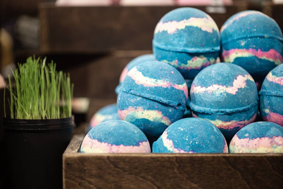 What are bath bombs made of? How to prevent bath bombs from clogging the drain? Is it OK to use bath bombs every day?